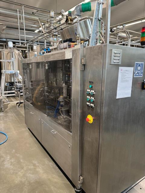 Galdi RG21 - 2000 Filling machine Gabletop with cap applicator (2)