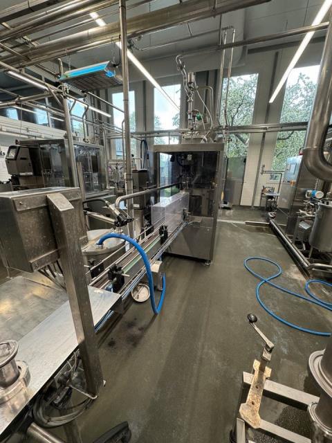 Galdi RG21 - 2000 Filling machine Gabletop with cap applicator (4)