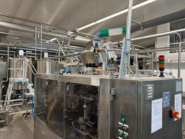 Galdi RG21 - 2000 Filling machine Gabletop with cap applicator (5)