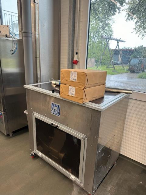 Galdi RG21 - 2000 Filling machine Gabletop with cap applicator (8)