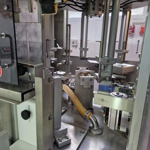 Galdi RG21 Gabletop Cardboard Filling Machine with Closure Applicator (11)