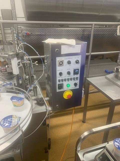 Becherfüller für Joghurt von Zootechnika, Rundläufer, 800 - 1.000 Becher/h (5)